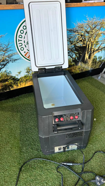 CampMaster 42L Fridge/Freezer